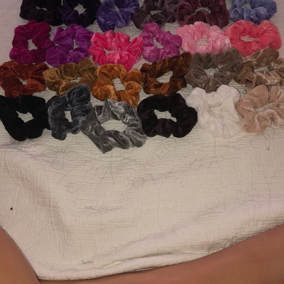 Lot of Scrunchies-10 for 14 - Picture 5 of 7